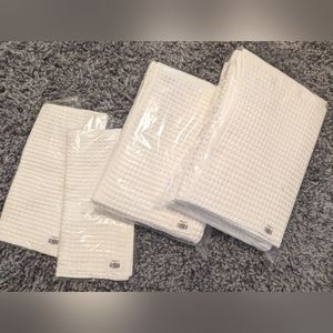 BNWT Brooklinen Towel Set